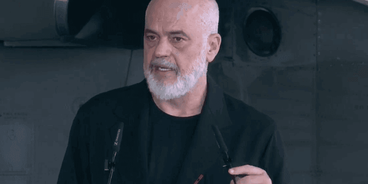 “Një vend nuk mbrohet nga ligjet e muret”, Rama me zjarrfikësit: Në fund të vitit presim tre avionë…