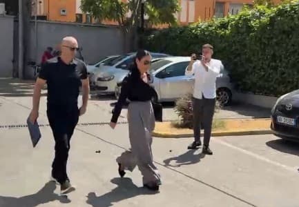Belinda Balluku paraqitet në SPAK për t'i njoftuar akuzën